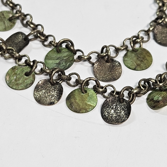 Set of Necklace and Earrings in Green and Antique Gold Color - Picture 3 of 5